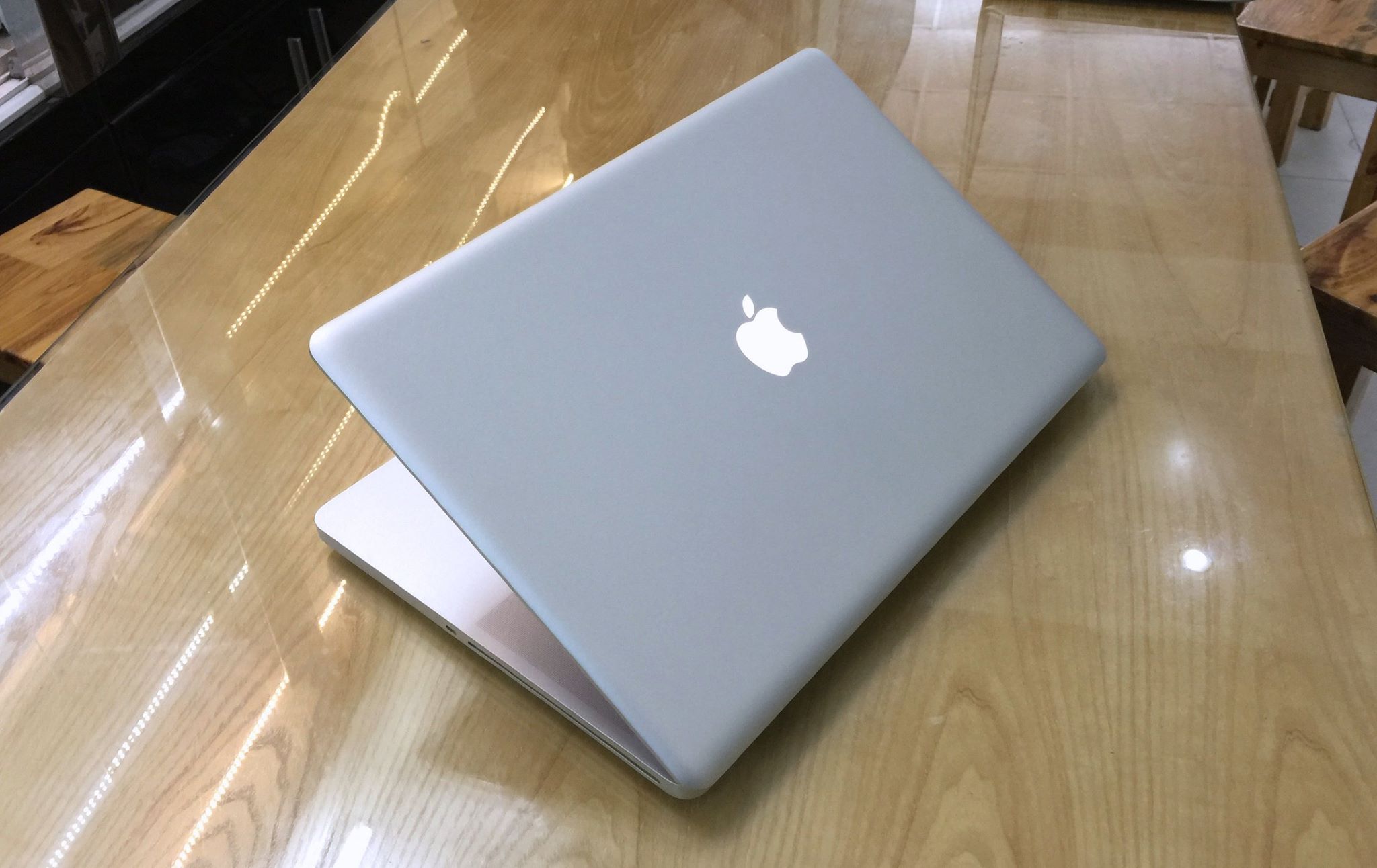 Macbook Pro MC024-9.jpg